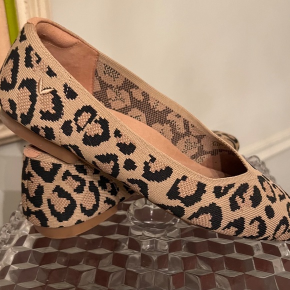 Adorbs Leopard print flats - Picture 2 of 3